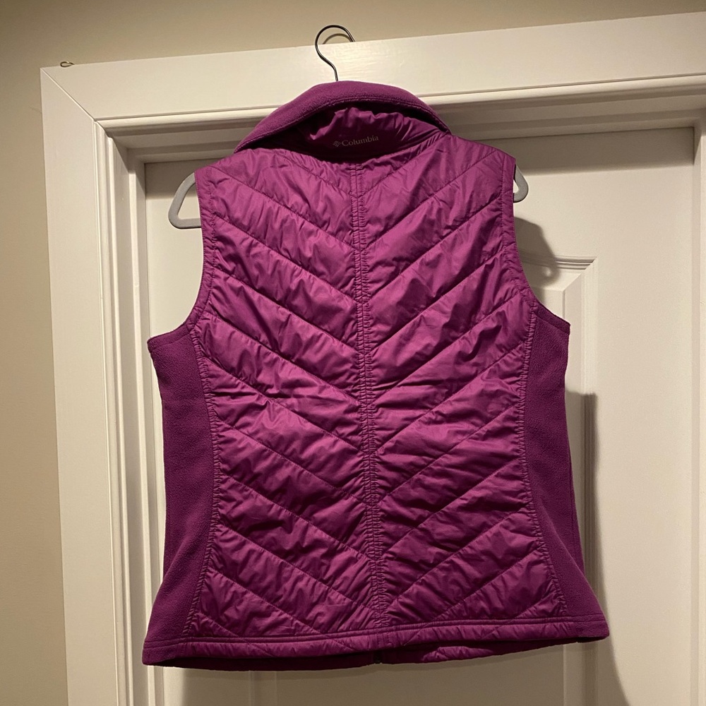 Purple Women’s Columbia vest. Size XL.